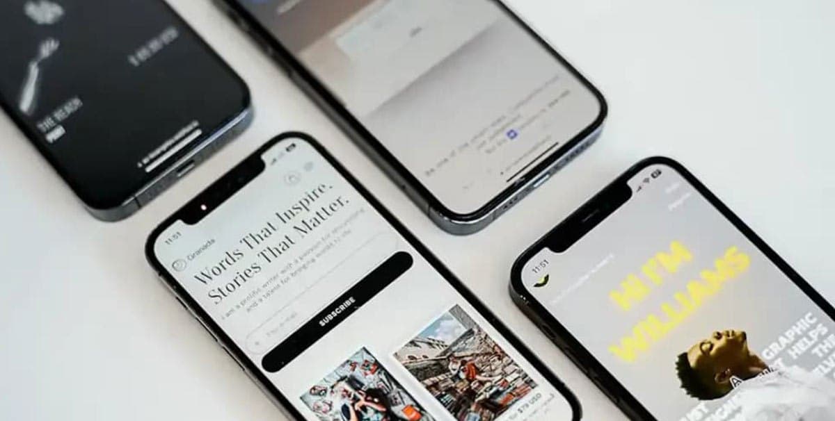 Mehrere Mobiltelefone mit unterschiedlichen Web-Anwendungen